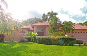 WATERFRONT PRIVATE POOL HOME NEAR SHOPPING & BEACHES